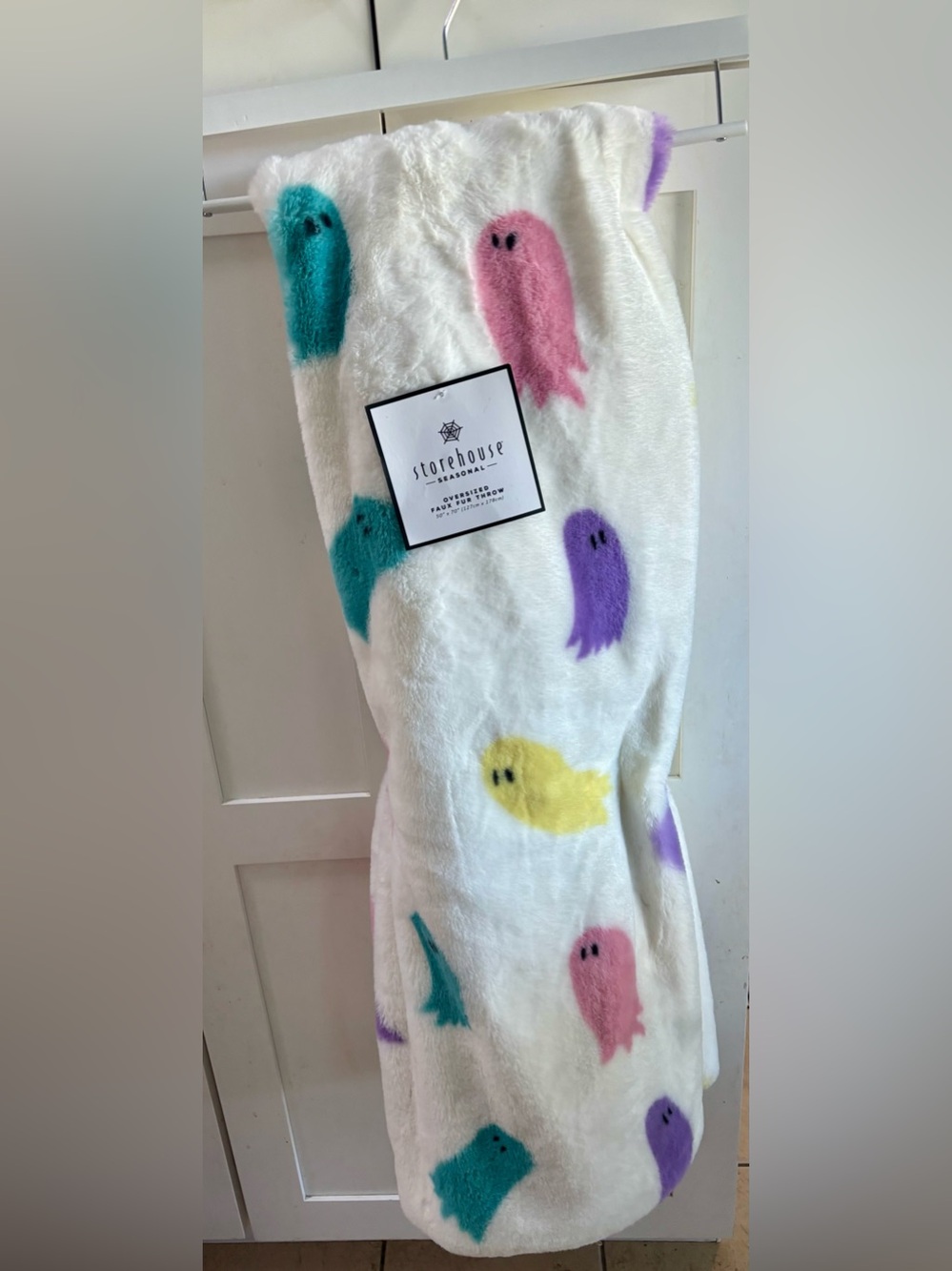 Storehouse Halloween blanket throw - White with Multicolor Ghosts furry soft